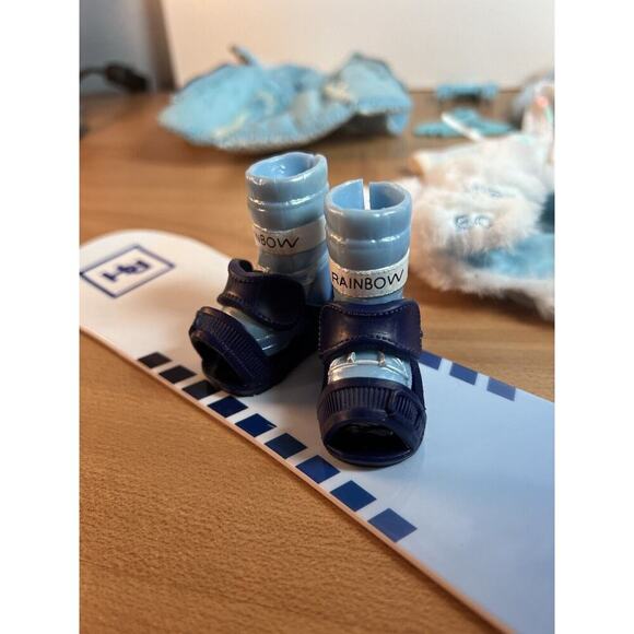 Skyler Bradshaw Winter Break Rainbow High Doll Outfit Blue Snowboard Coat Boots - Picture 11 of 11